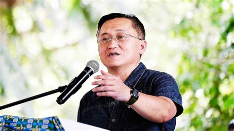 Bong Go inspects evacuation center; assists barangay workers, .